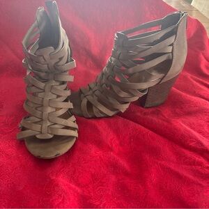 Jelly Pop (size 9) Chic Brown Strappy Women's Heels